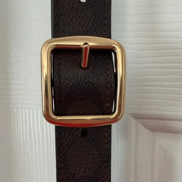 NWoT Coach Adjustable Signature “C”Crossbody Strap with Gold Hardware - Picture 3 of 6